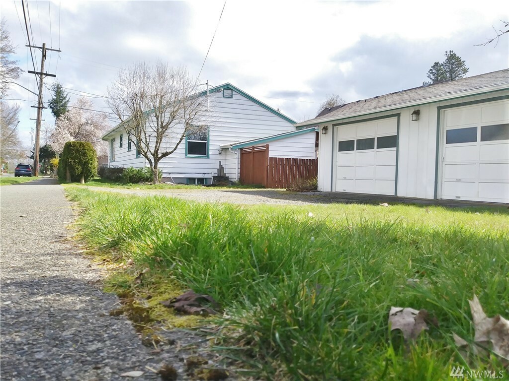 Property Photo: 703 Sawyer St SE WA 98501