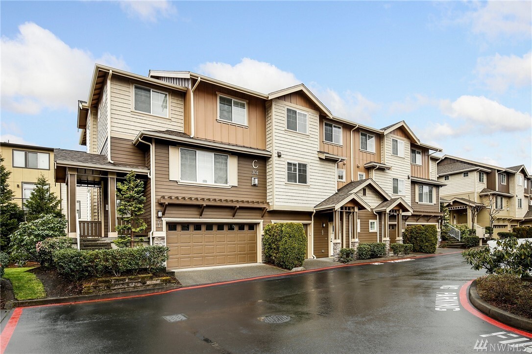 Property Photo: 301 Chelan Place NE C2 WA 98059