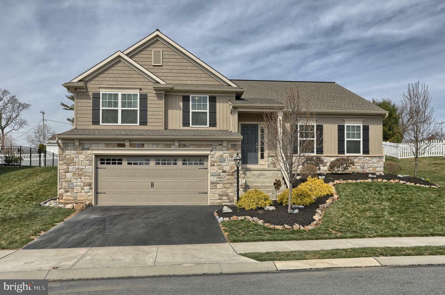 Property Photo: 440 Fieldstone Drive PA 17003