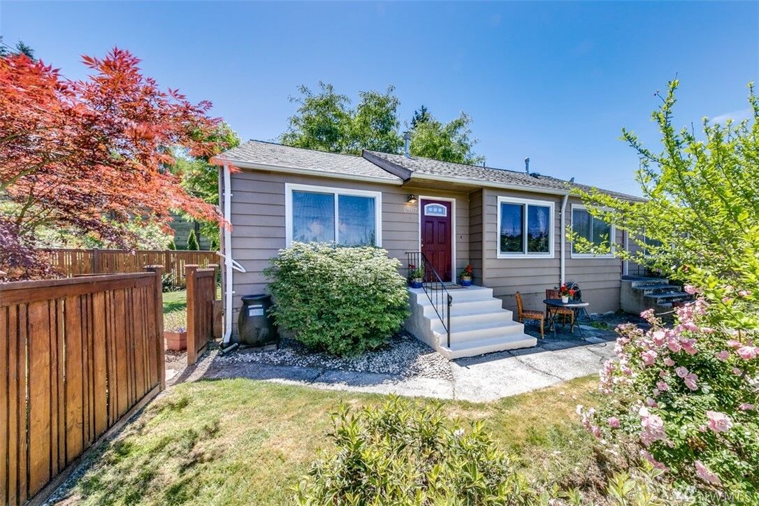 Property Photo: 2907 E Olive Street WA 98122