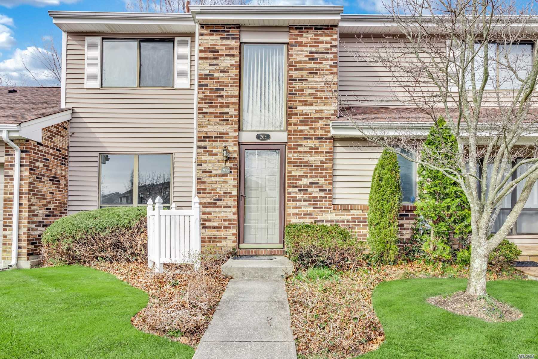 Property Photo:  203 Pond View Lane  NY 11787 