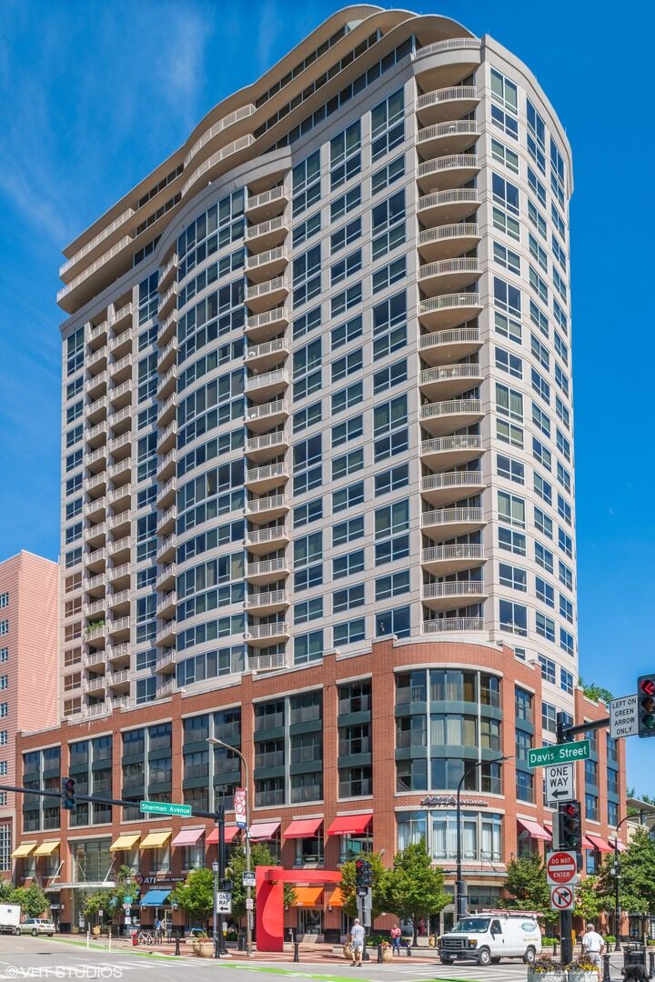 Property Photo:  807 Davis Street 1110  IL 60201 