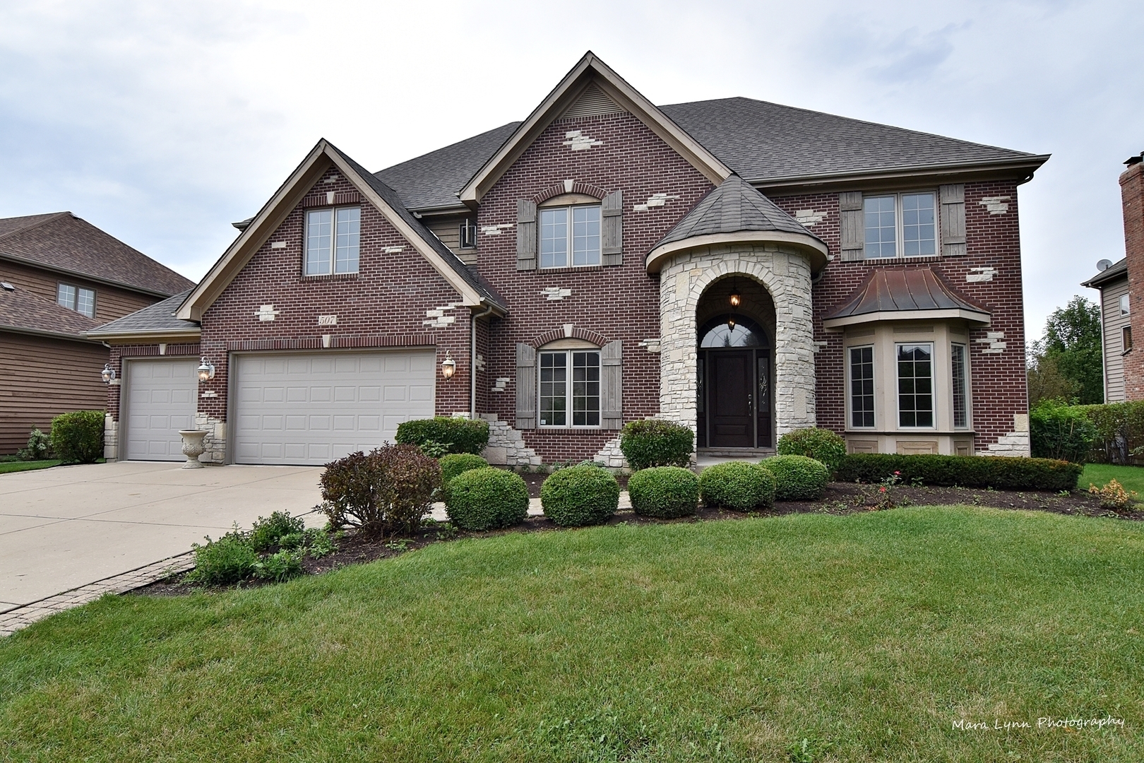 Property Photo:  507 Eagle Brook Lane  IL 60565 