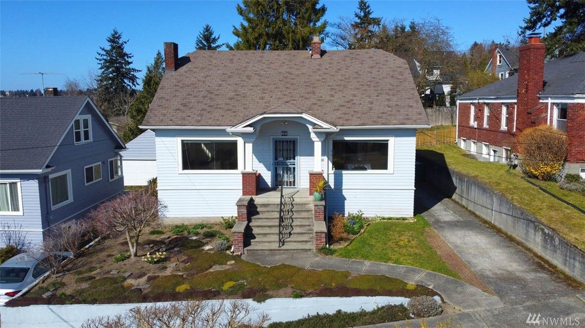 Property Photo: 326 NW 52nd St WA 98107