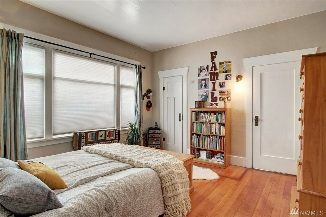 Property Photo:  1206 Hoyt Ave  WA 98201 