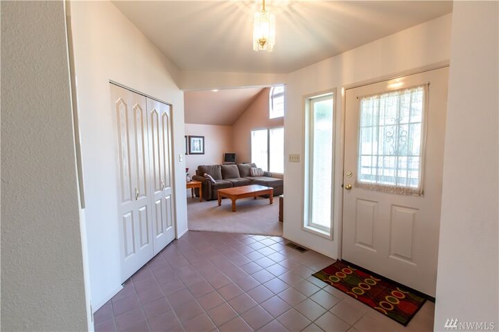 Property Photo:  223  H Street SE  WA 98823 