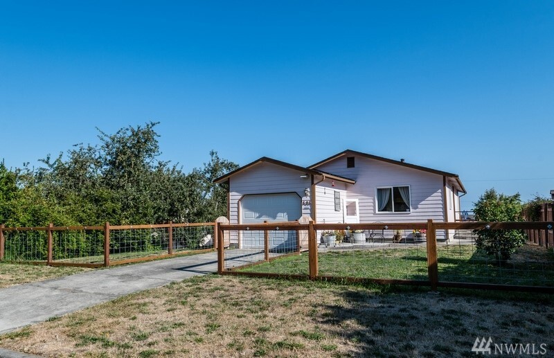 Property Photo: 131 W Hancock Avenue WA 98362