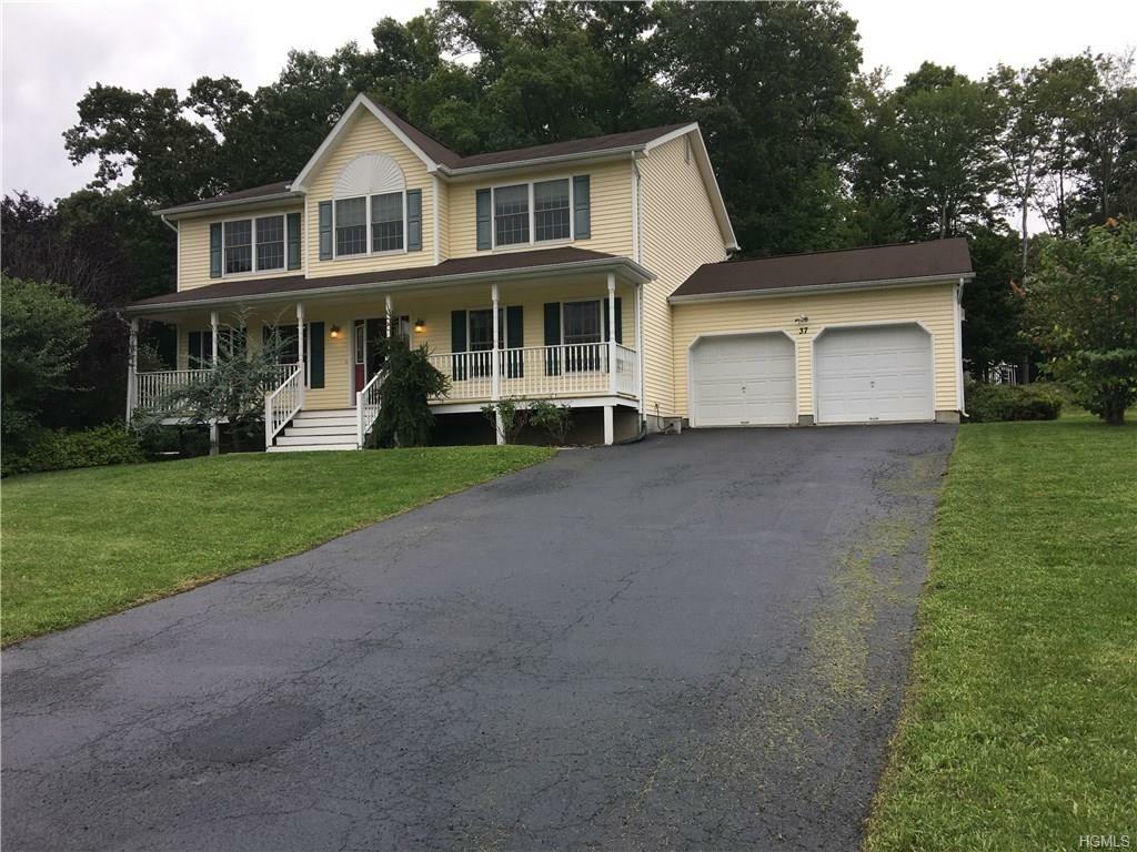 Property Photo:  37 Red Maple Way  NY 12553 