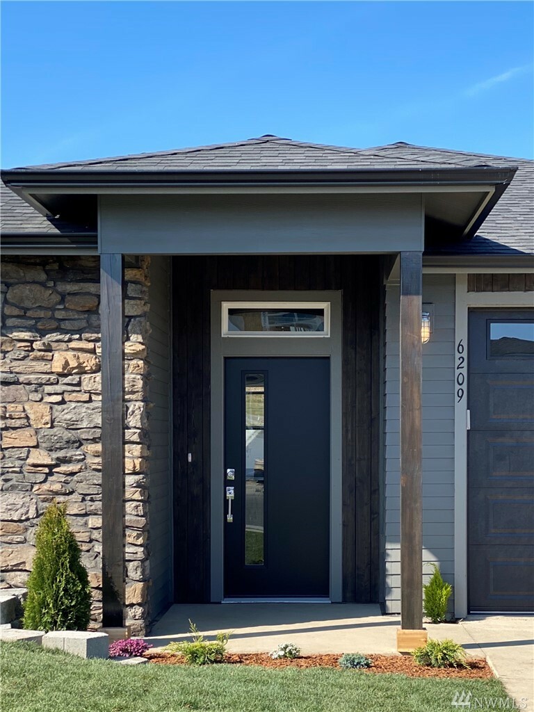Property Photo: 6209 N Beulah Ave WA 98248