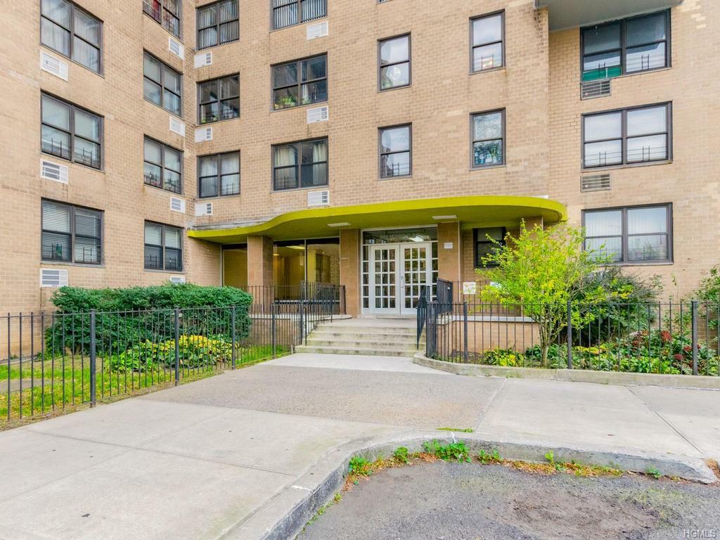 Property Photo:  1966 Newbold Avenue 1504  NY 10472 