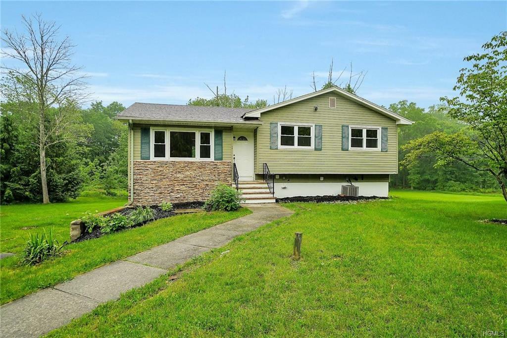 Property Photo:  1 Robin Drive  NY 10915 