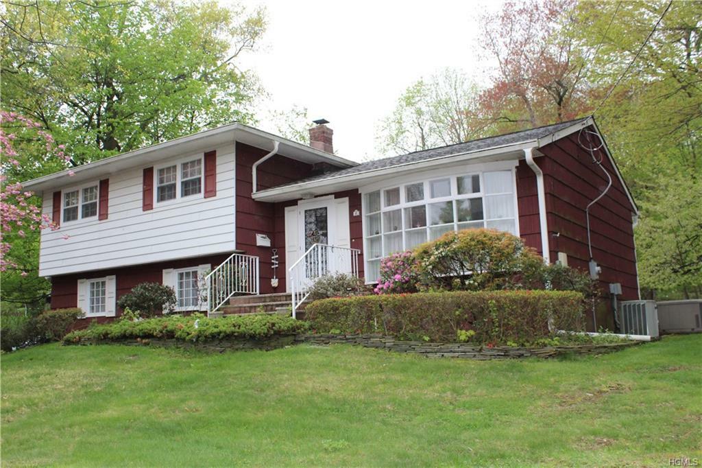 Property Photo:  11 Split Rock Court  NY 10994 