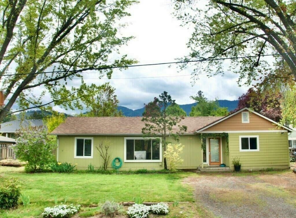 Property Photo: 2934 Barbara Street OR 97520