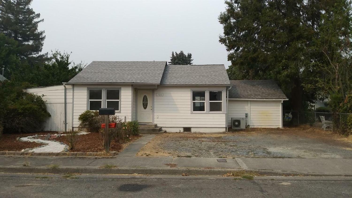 Property Photo:  728 SW Burgess Street  OR 97526 