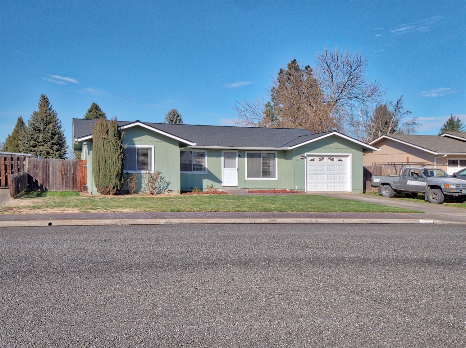 Property Photo: 516 Barnum Drive OR 97535