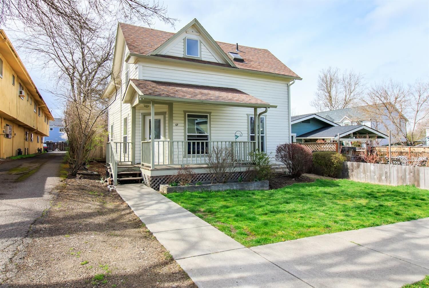 Property Photo: 69 California Street OR 97520