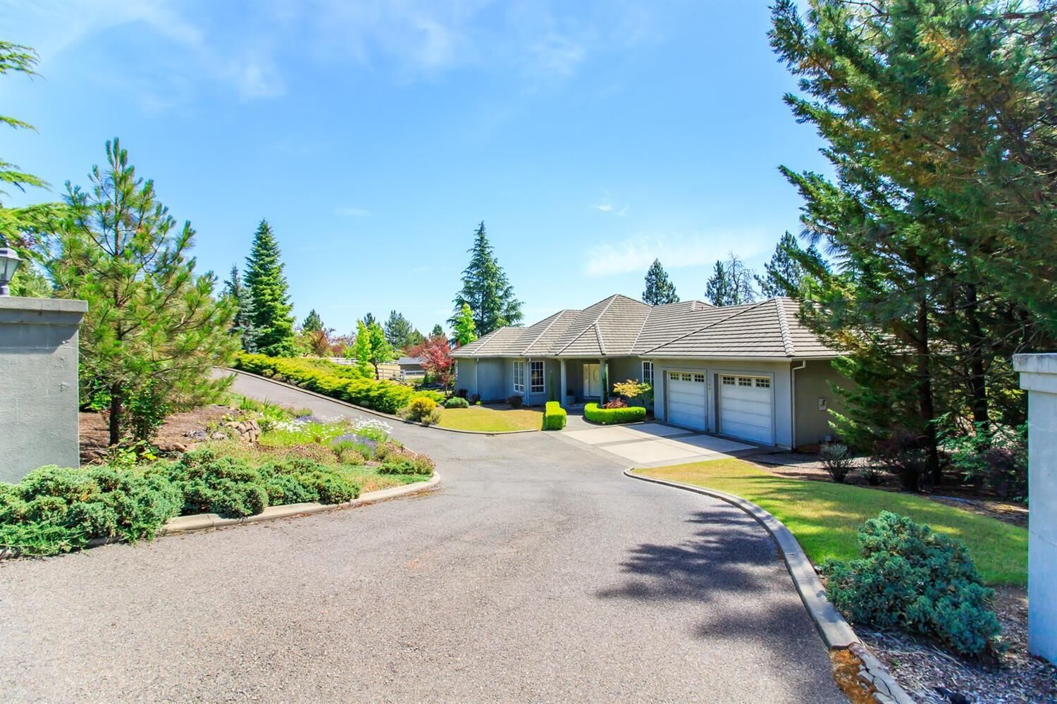 Property Photo:  4067 Livingston Road  OR 97502 