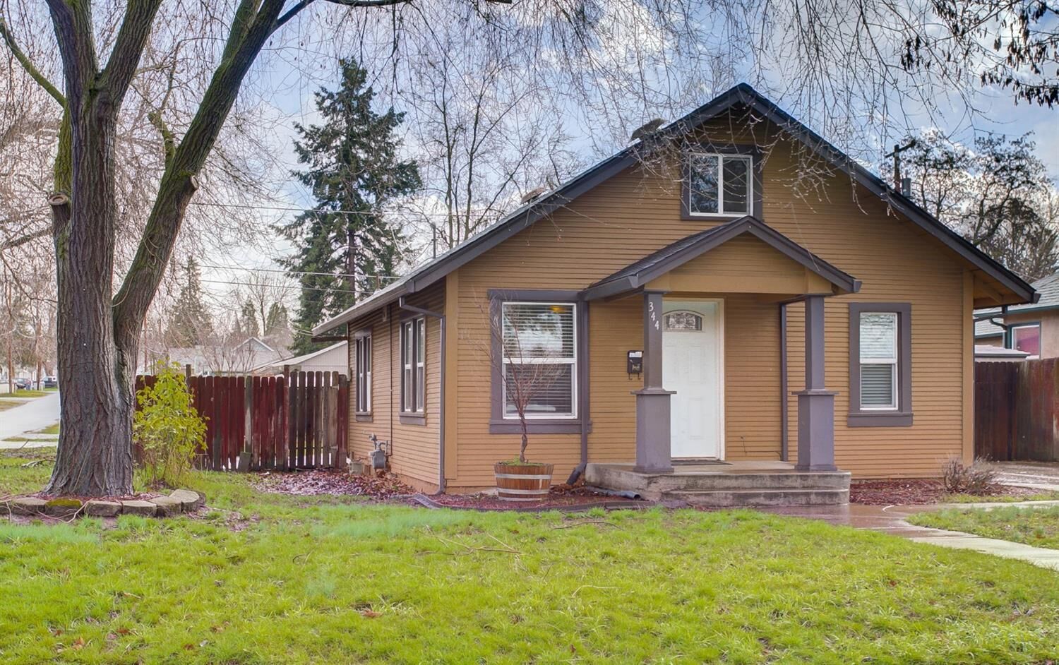 Property Photo:  344 Mae Street  OR 97504 