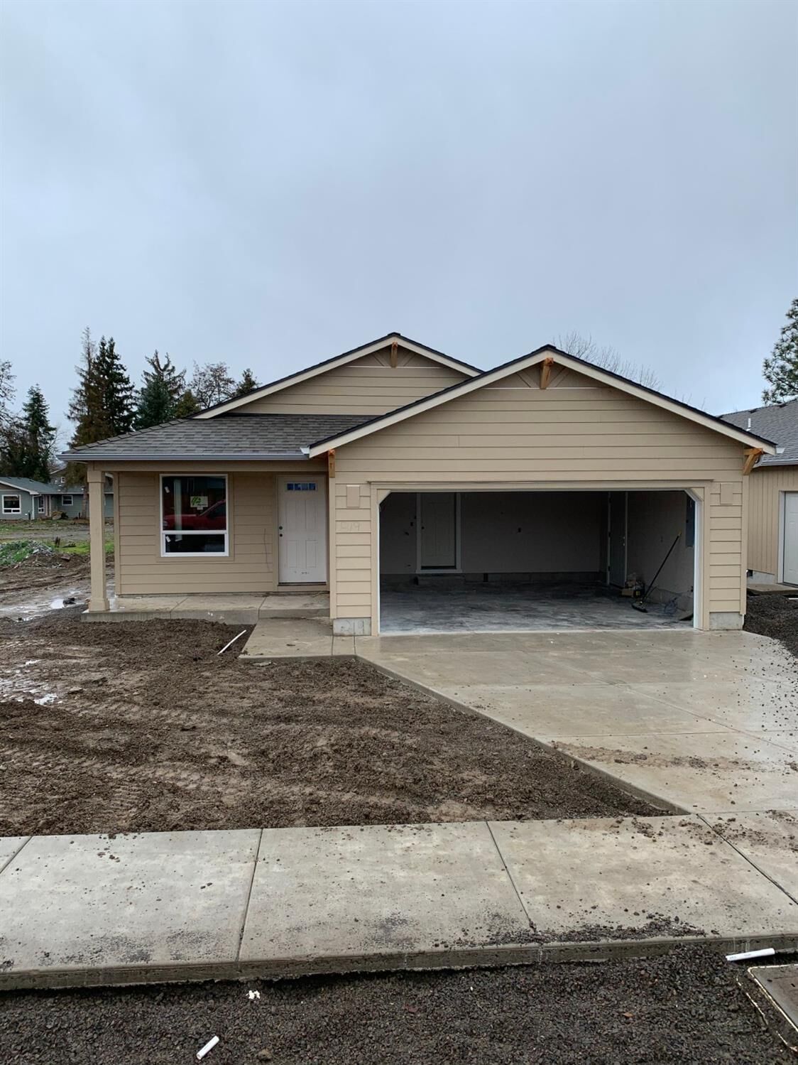 Property Photo: 819 Nicholas Lee Drive OR 97501