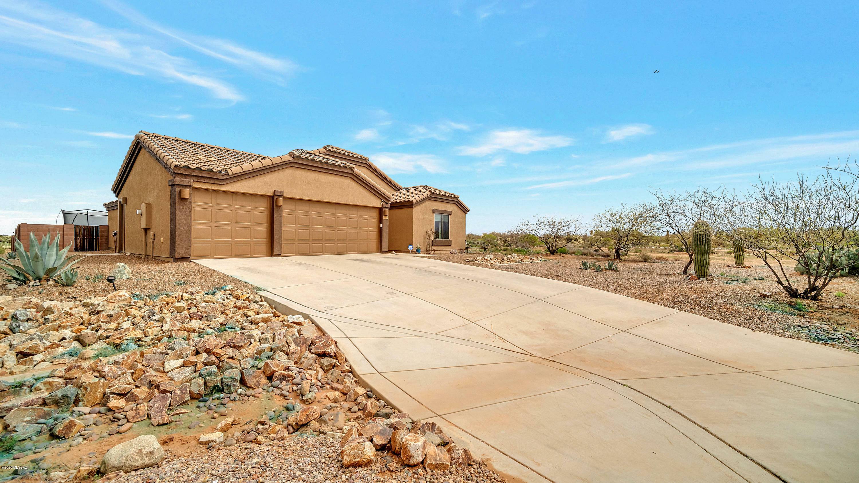Property Photo: 17705 S Deer Lodge Court AZ 85629