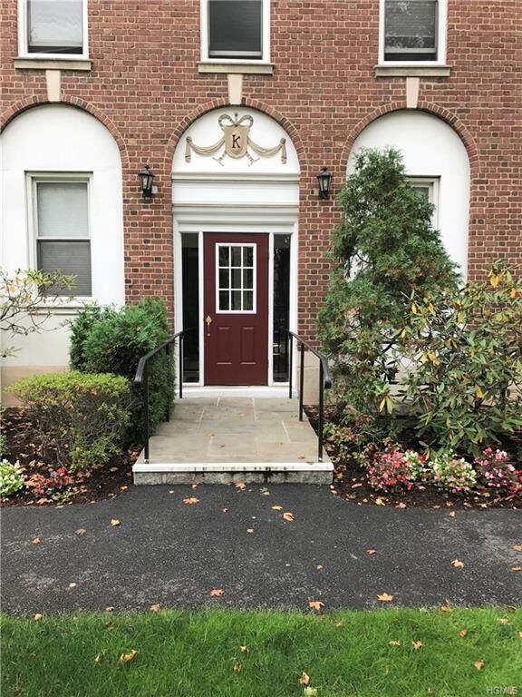 Property Photo:  445 Gramatan Avenue Kc3  NY 10552 