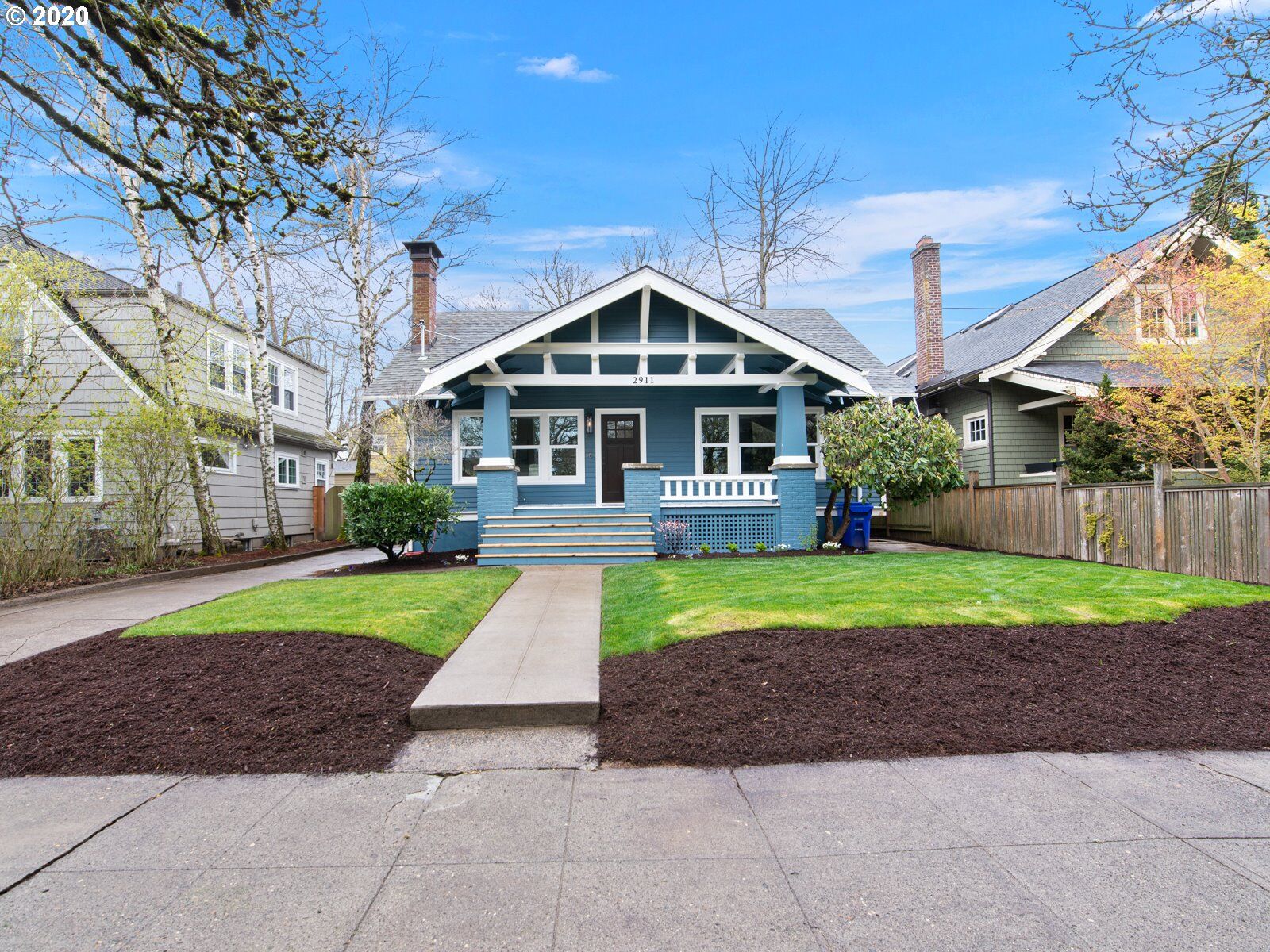 Property Photo:  2911 NE 45th Ave  OR 97213 