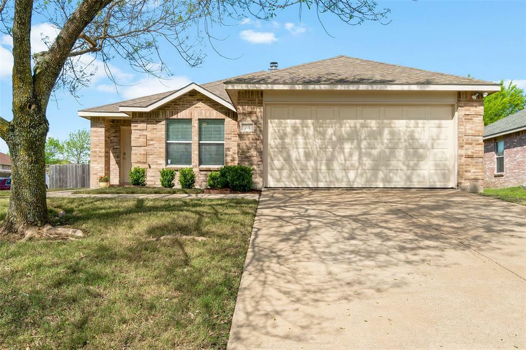 Property Photo: 701 Pickwick Lane TX 75098