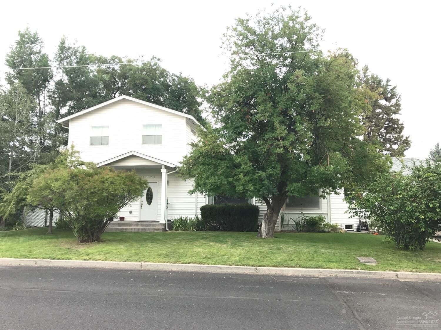 Property Photo:  1391 NE Del Norte Avenue  OR 97754 