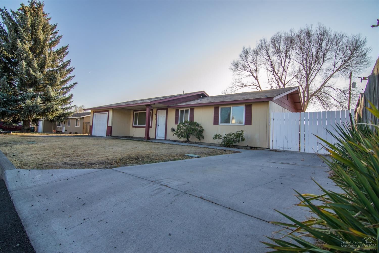 Property Photo:  174 NE 11th Street  OR 97741 