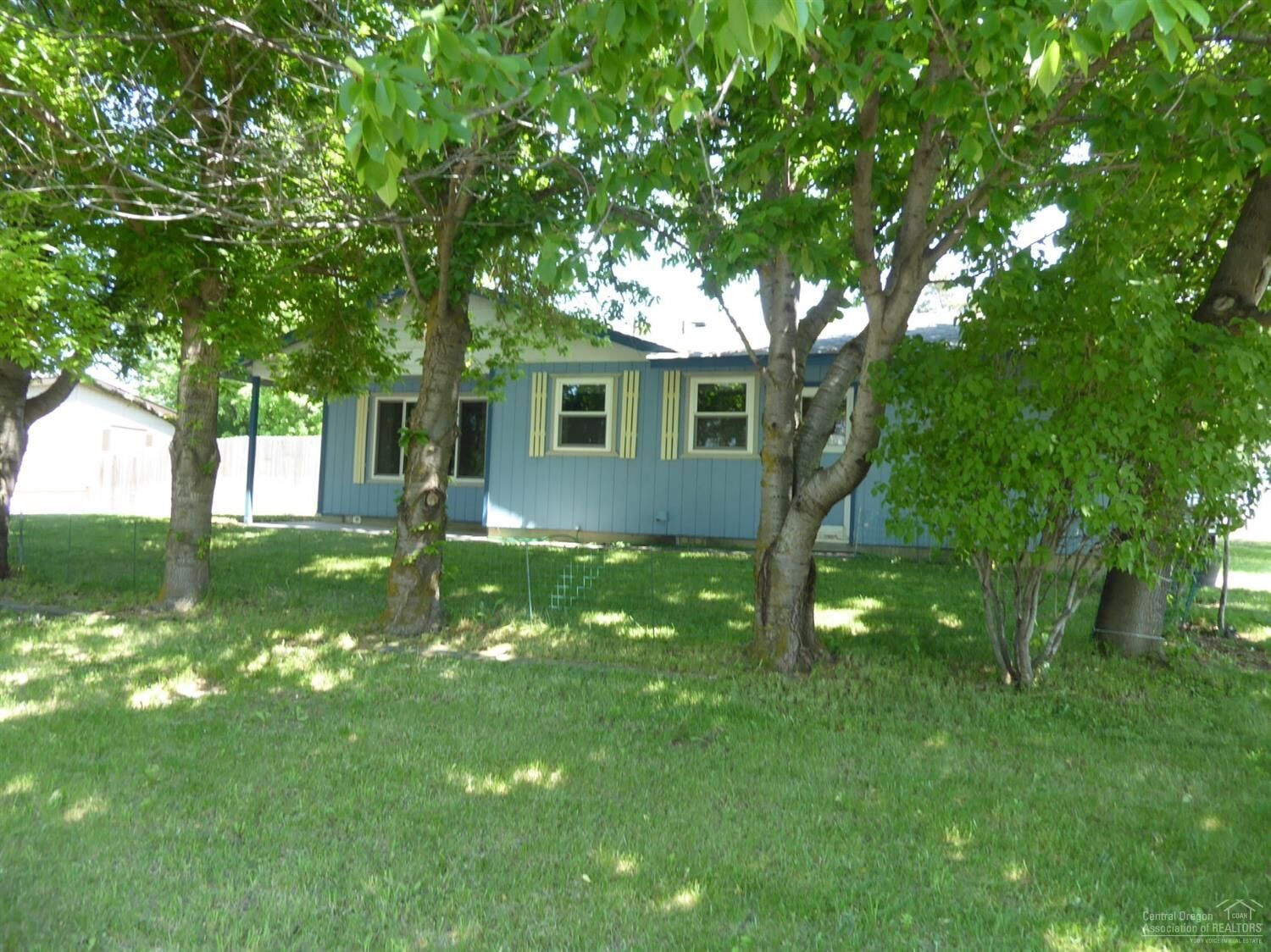 Property Photo: 478 5th Street OR 97741