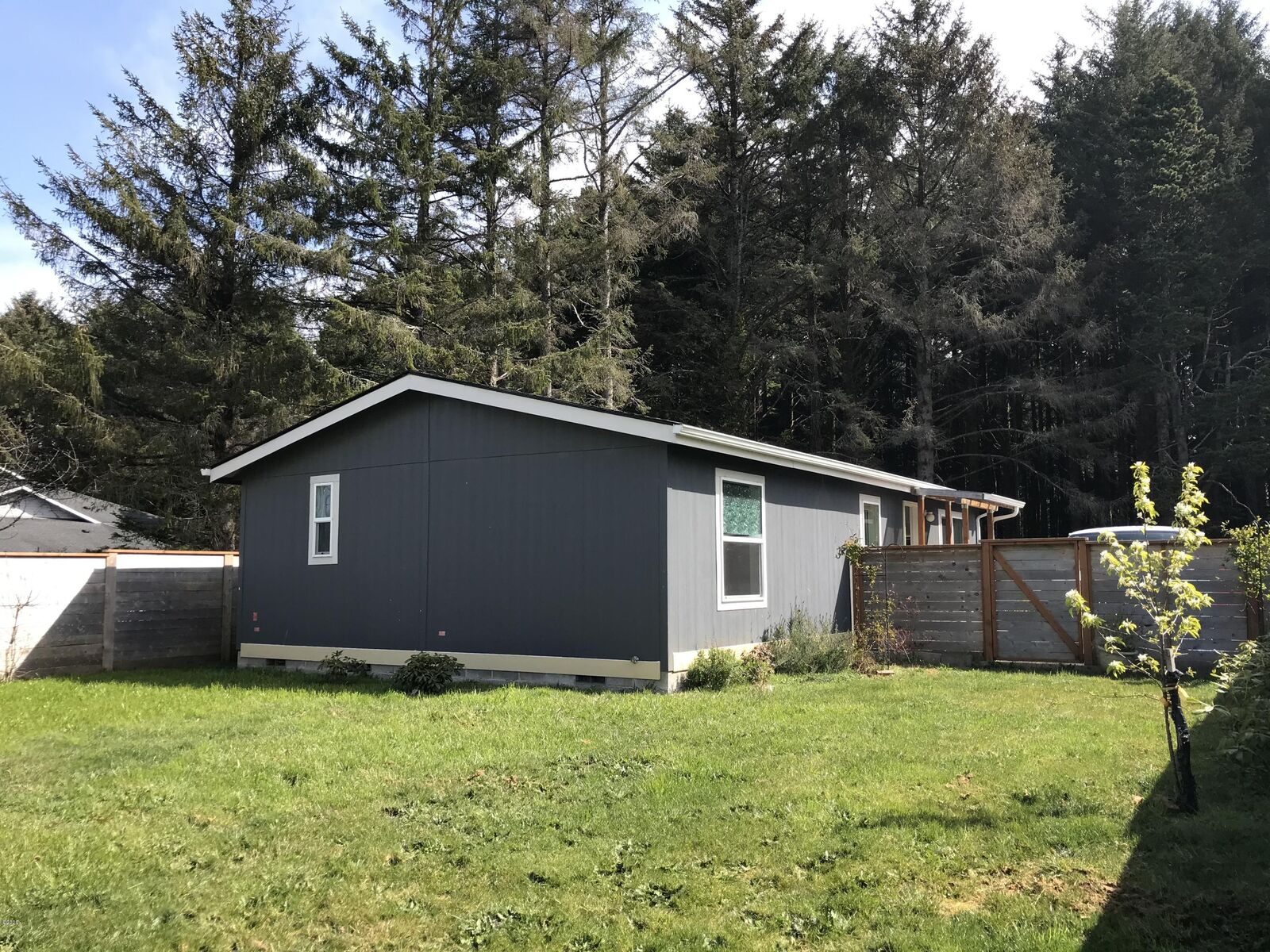 Property Photo:  503 SE Keel  OR 97367 