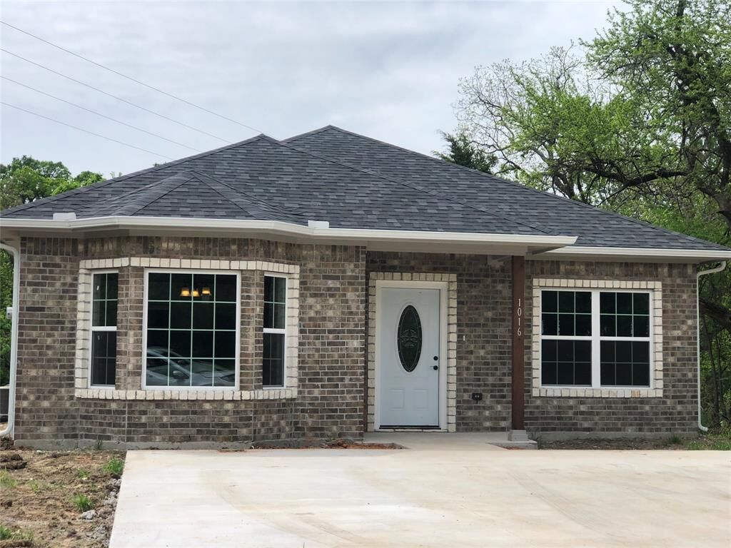 Property Photo: 1016 N Branch Street TX 75090