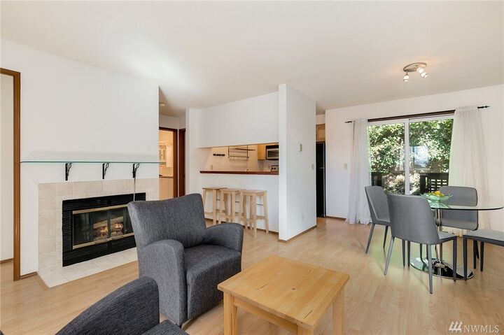 Property Photo:  4118  58th Place SW 2  WA 98116 