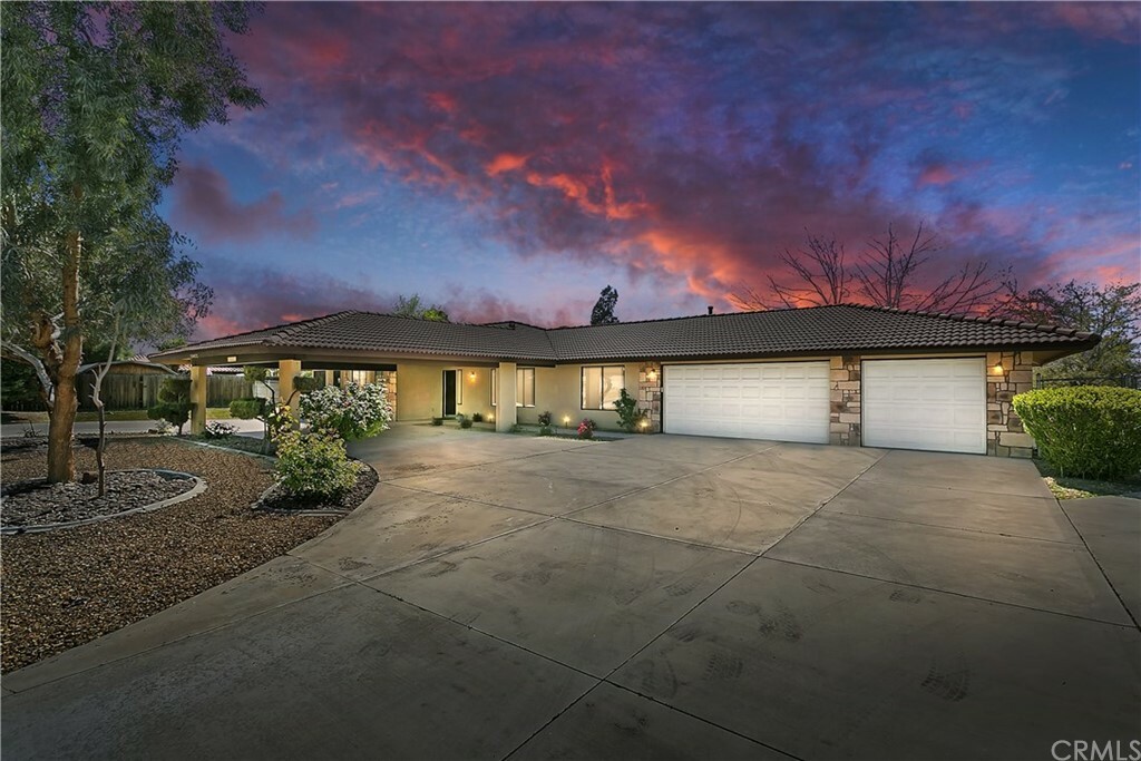 Property Photo:  15422 Tuscola Road  CA 92307 