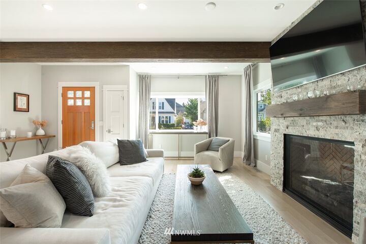 Property Photo:  5531  Woodlawn Avenue N  WA 98103 