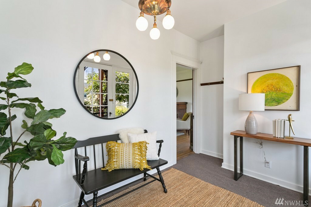 Property Photo: 2313 Walnut Ave SW WA 98116