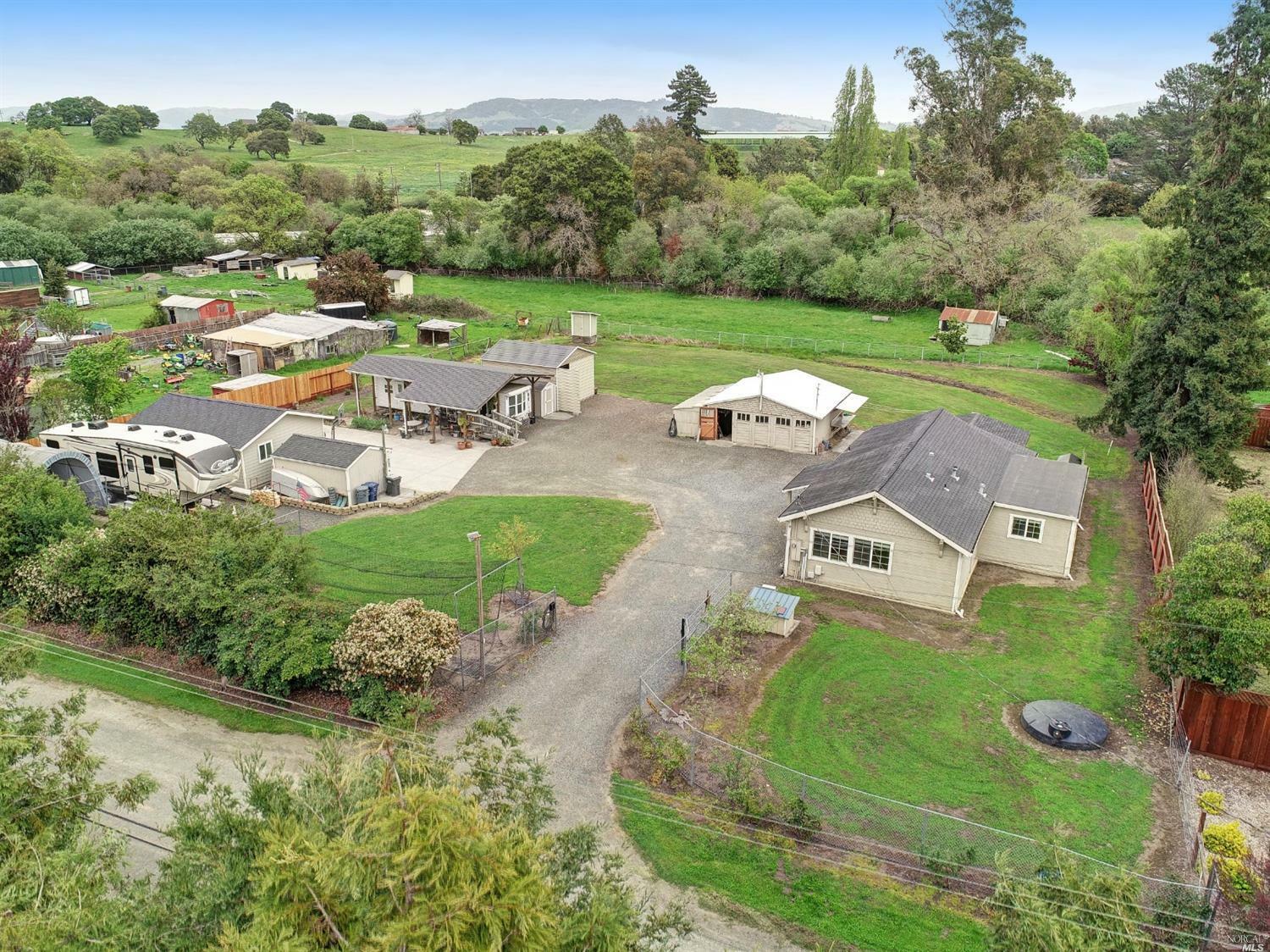 Property Photo: 4401 Daywalt Road CA 95472