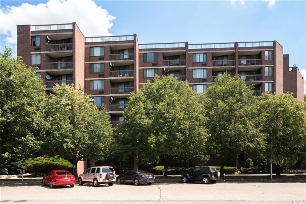 Property Photo: 777 N Macquesten Parkway 508 NY 10552