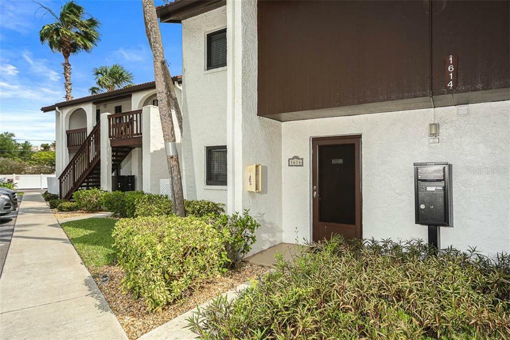 Property Photo:  1614 Stickney Point Road 101  FL 34231 