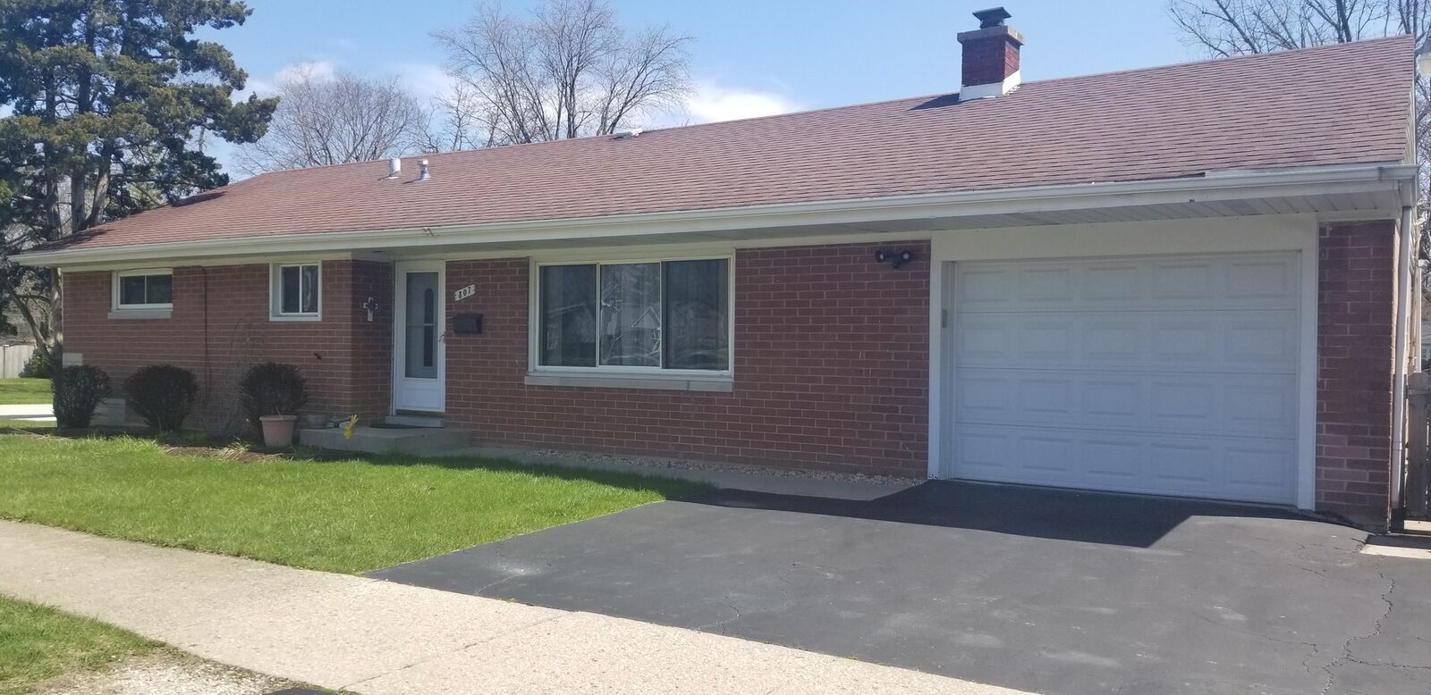 Property Photo: 807 South Edson Avenue IL 60148