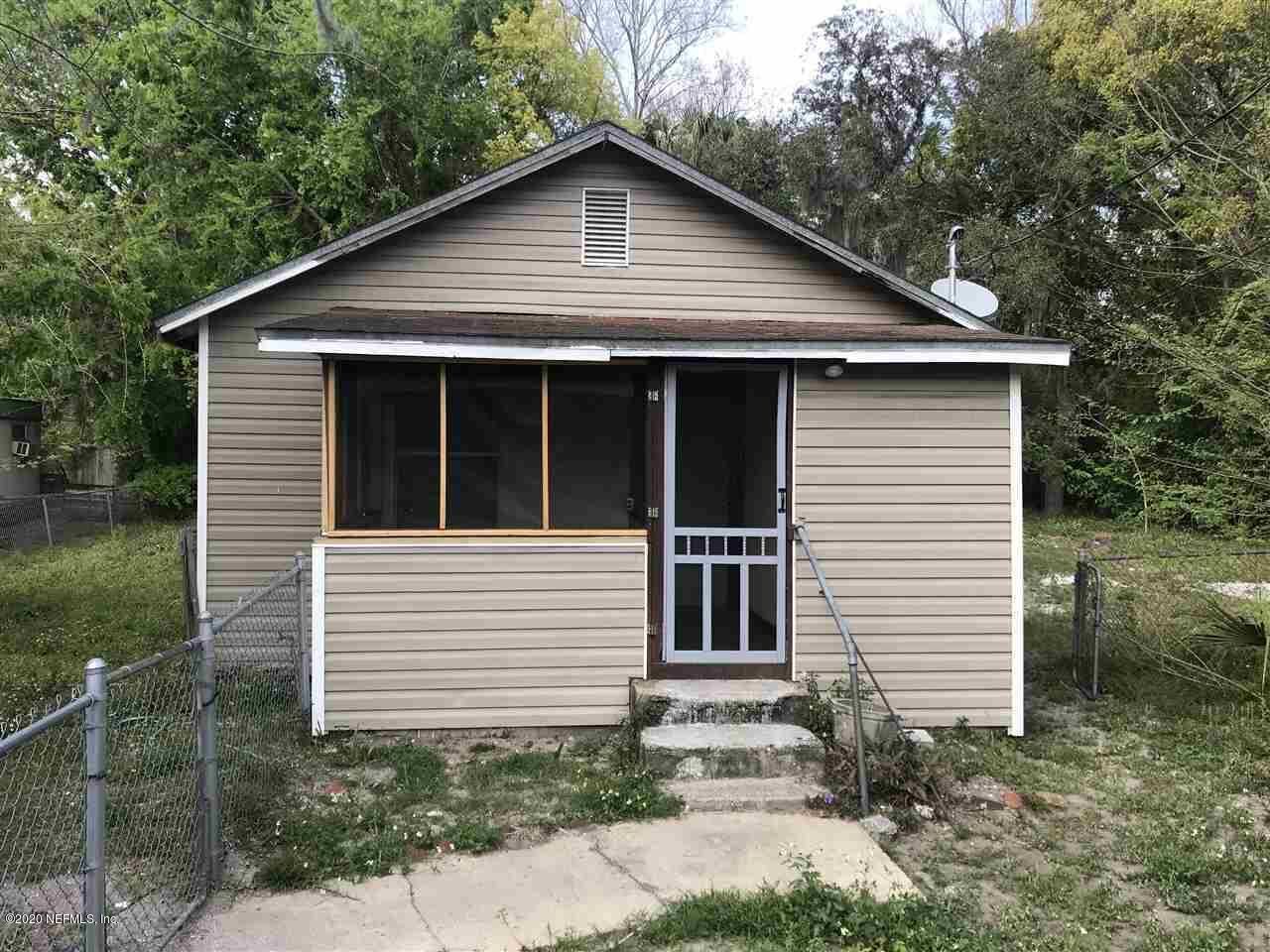 Property Photo:  512 Woodlawn Road  FL 32084