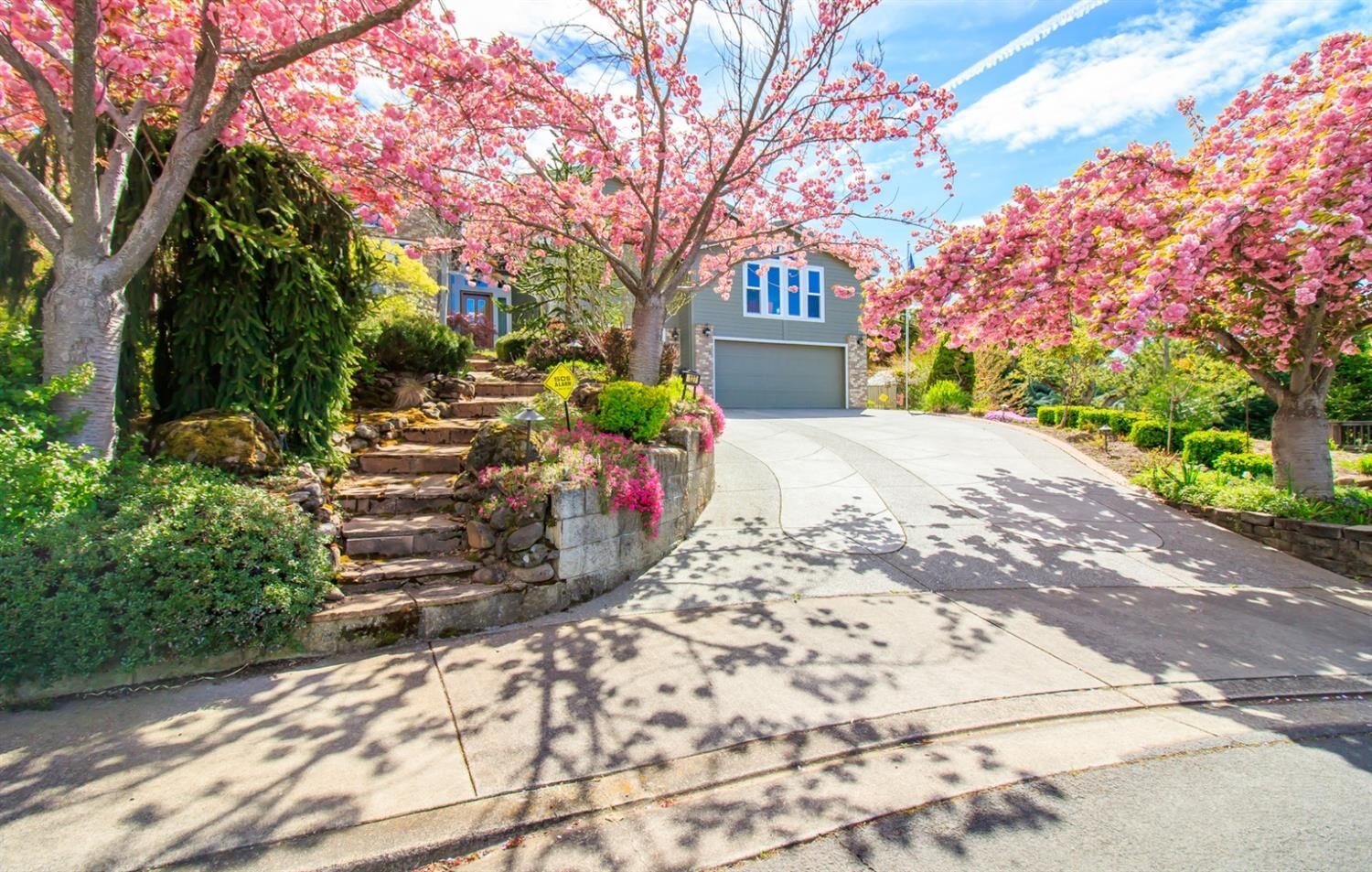 Property Photo: 127 Heather Court OR 97504