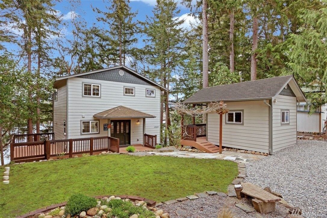 Property Photo: 17237 Lakepoint Drive SE WA 98597