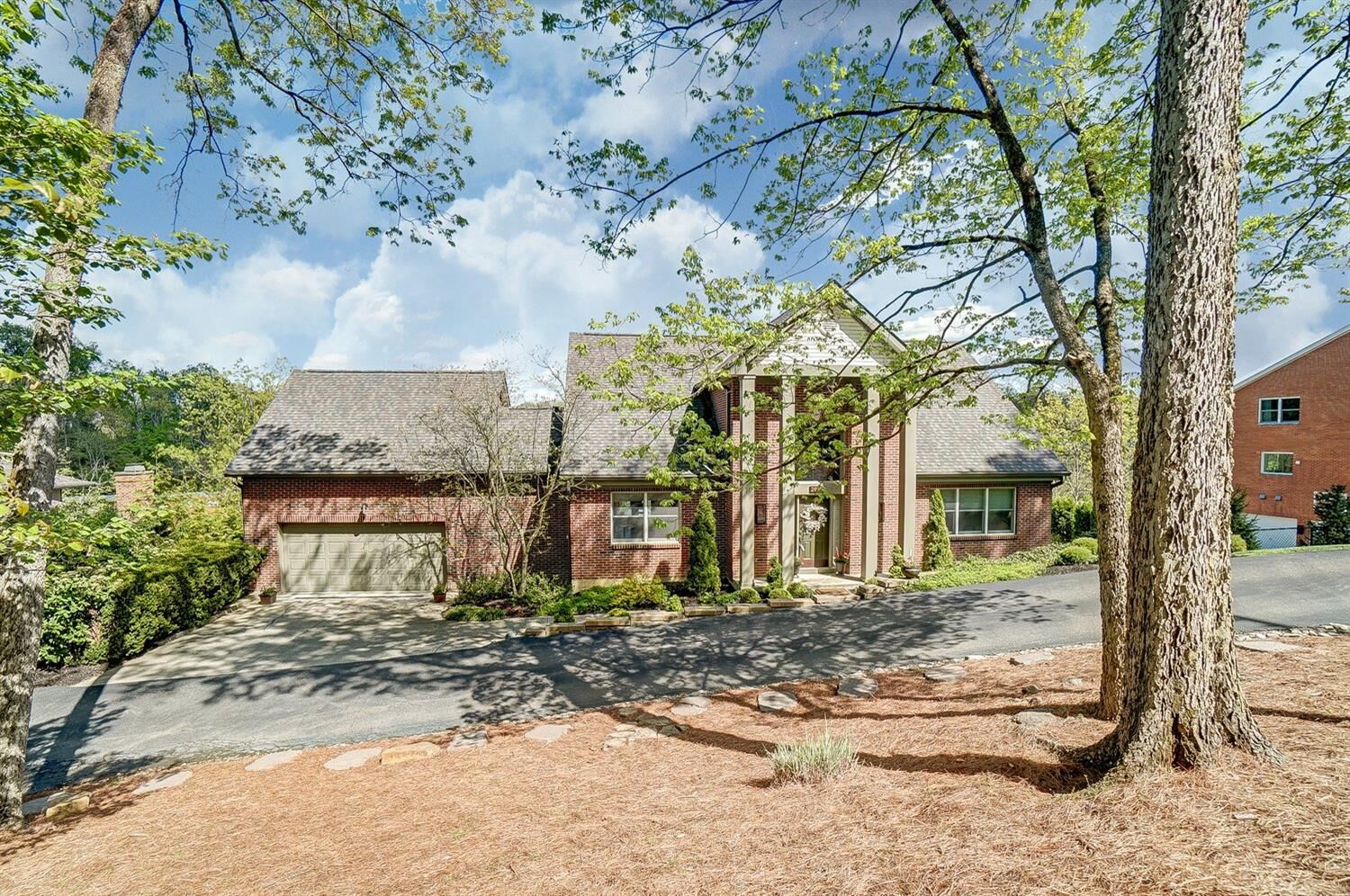 Property Photo:  2950 Lower Grandin Road  OH 45208 