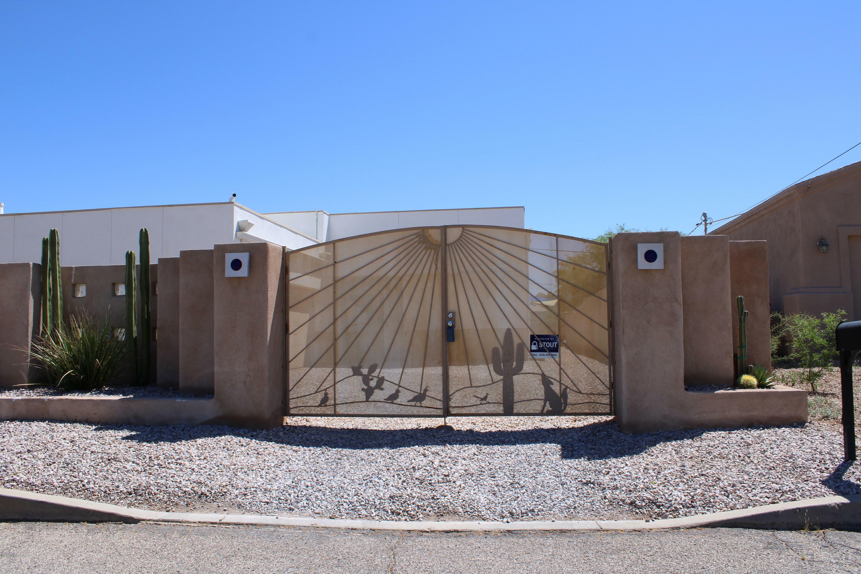Property Photo: 1620 N Sahuara Avenue AZ 85712