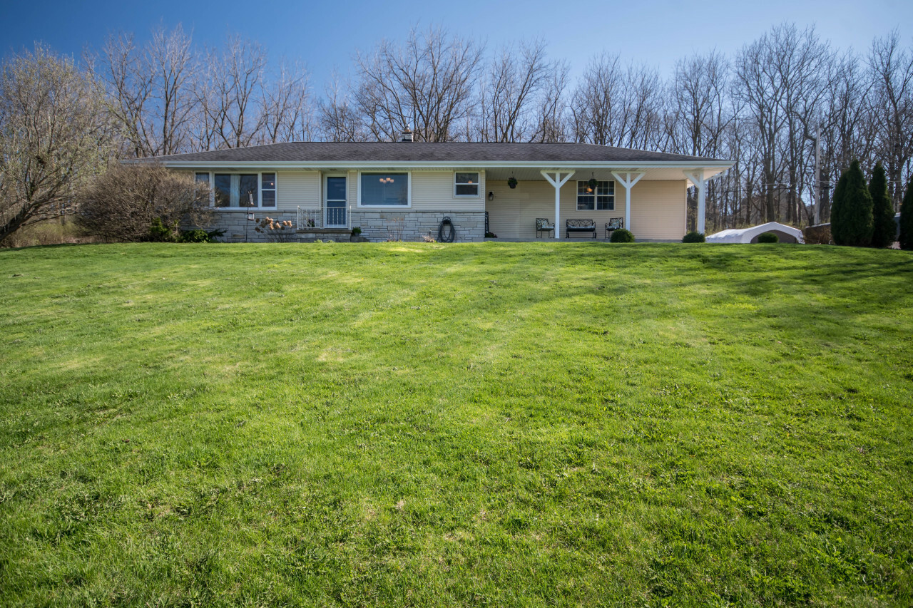 Property Photo:  2915 Silvernail Rd  WI 53072 