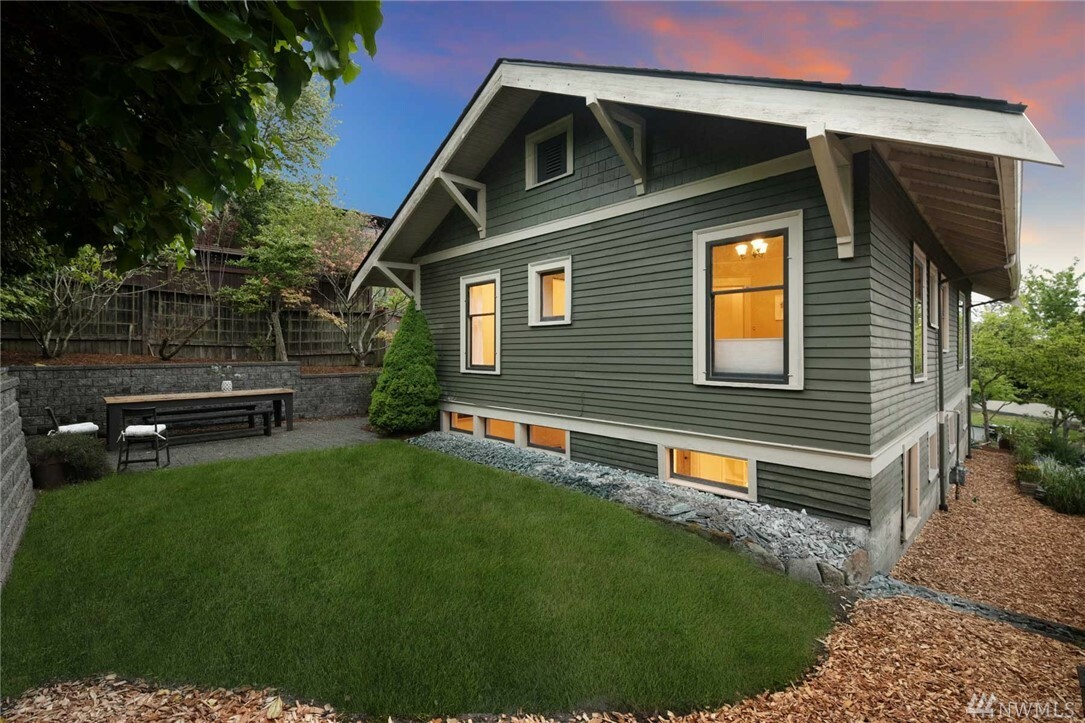 Property Photo:  1815 S Forest St  WA 98144 