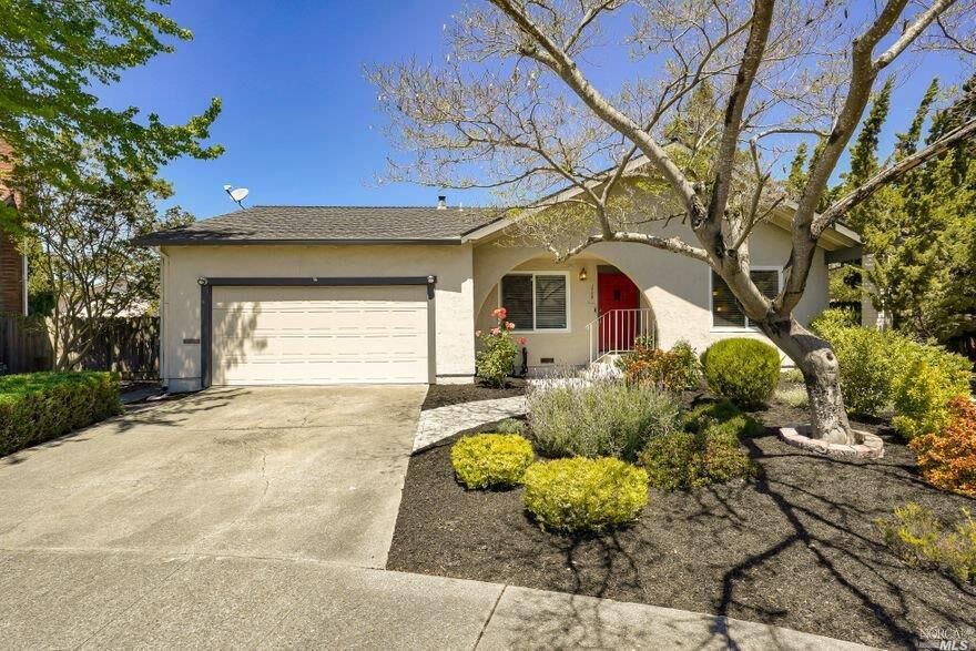 Property Photo:  