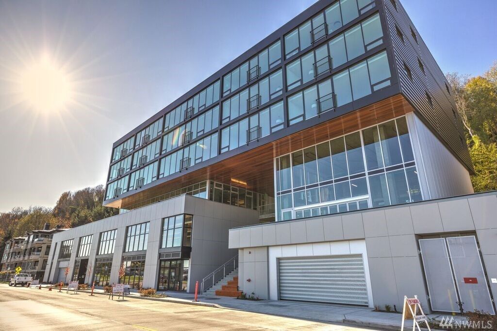 Property Photo:  1307 Harbor Ave SW 404  WA 98116 