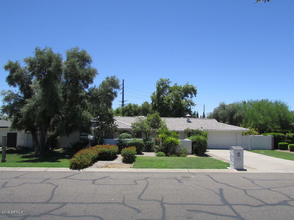 Property Photo:  5739 E Calle Del Paisano --  AZ 85018 